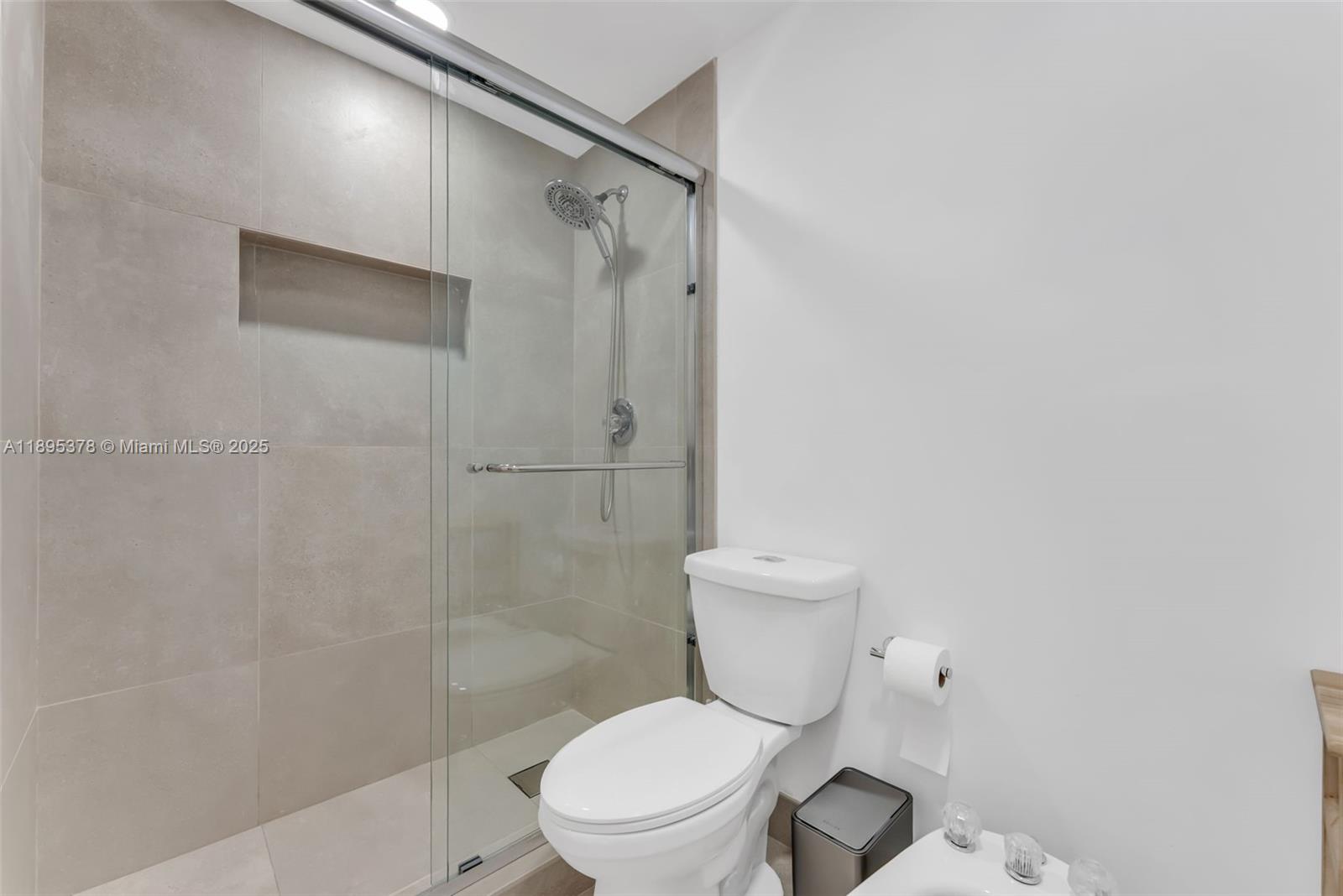 BRICKELL BAY TOWER CONDO - Residential