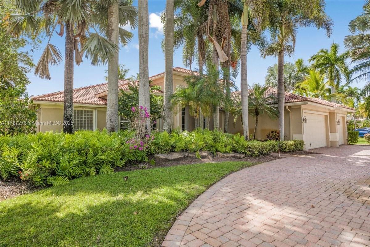 1525 Victoria Isle Way, Weston, Broward County, Florida - 5 Bedrooms  
4 Bathrooms - 