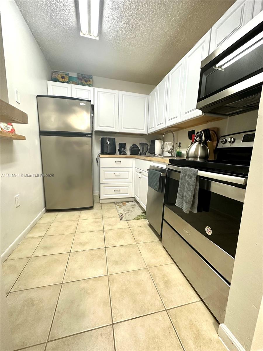 7130 Nw 179th St 110, Hialeah, Miami-Dade County, Florida - 1 Bedrooms  
1 Bathrooms - 