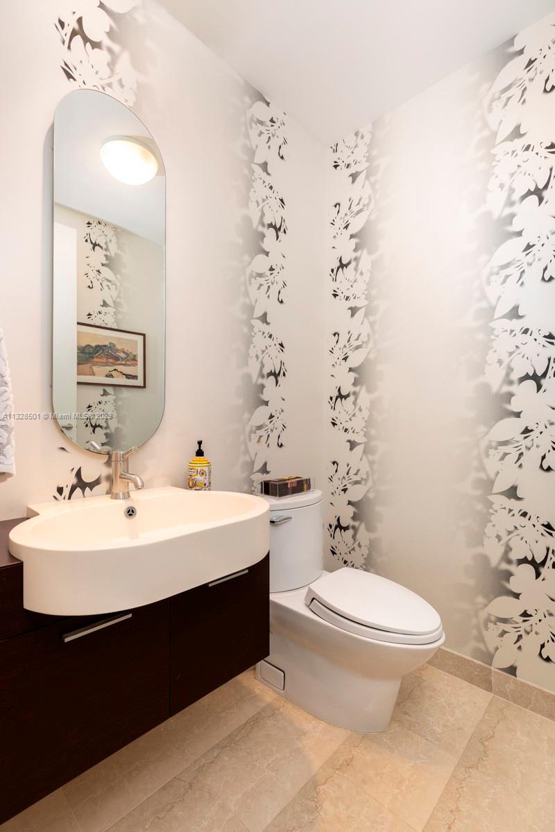 GROVENOR HOUSE CONDO - Residential