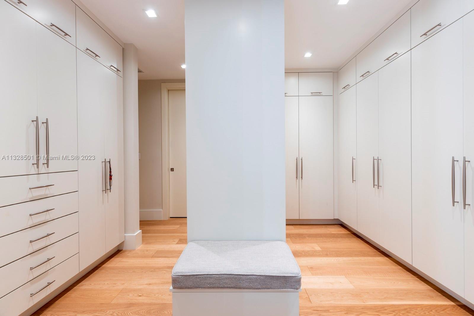 GROVENOR HOUSE CONDO - Residential