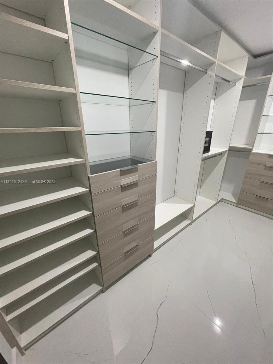 J G HEADS FARMS UNIT A - Residential Lease