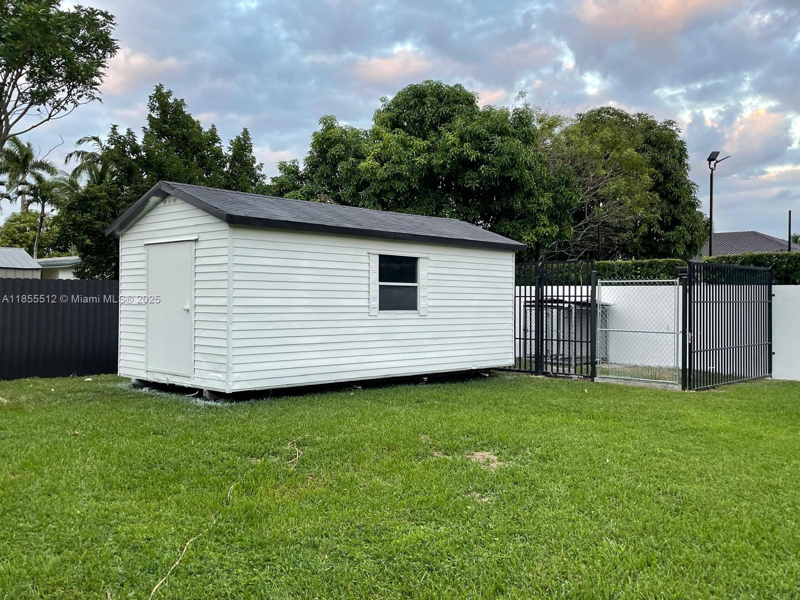 J G HEADS FARMS UNIT A - Residential Lease