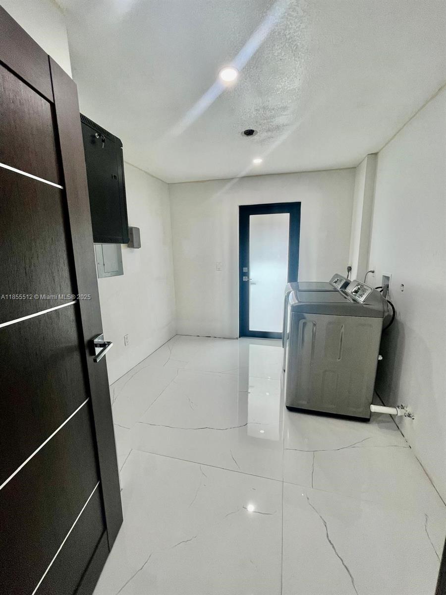 J G HEADS FARMS UNIT A - Residential Lease