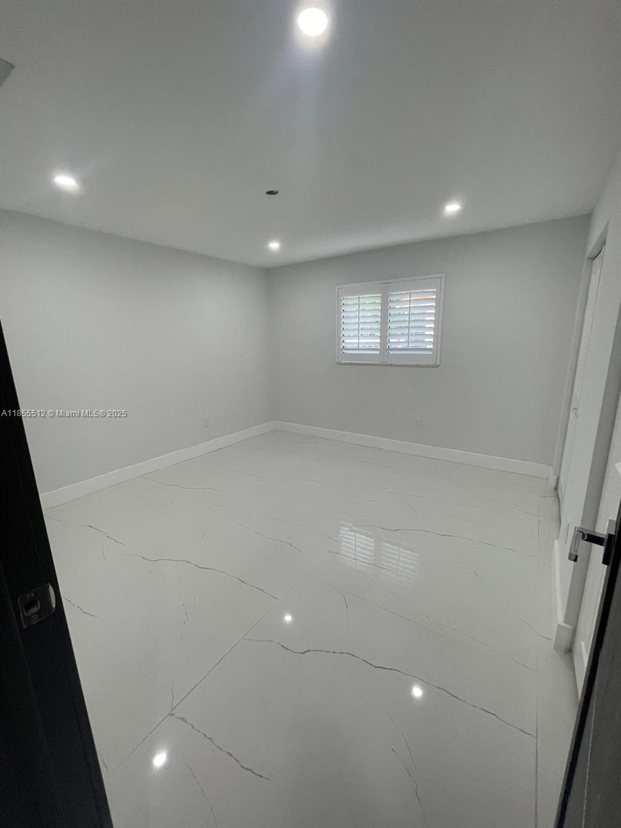 J G HEADS FARMS UNIT A - Residential Lease