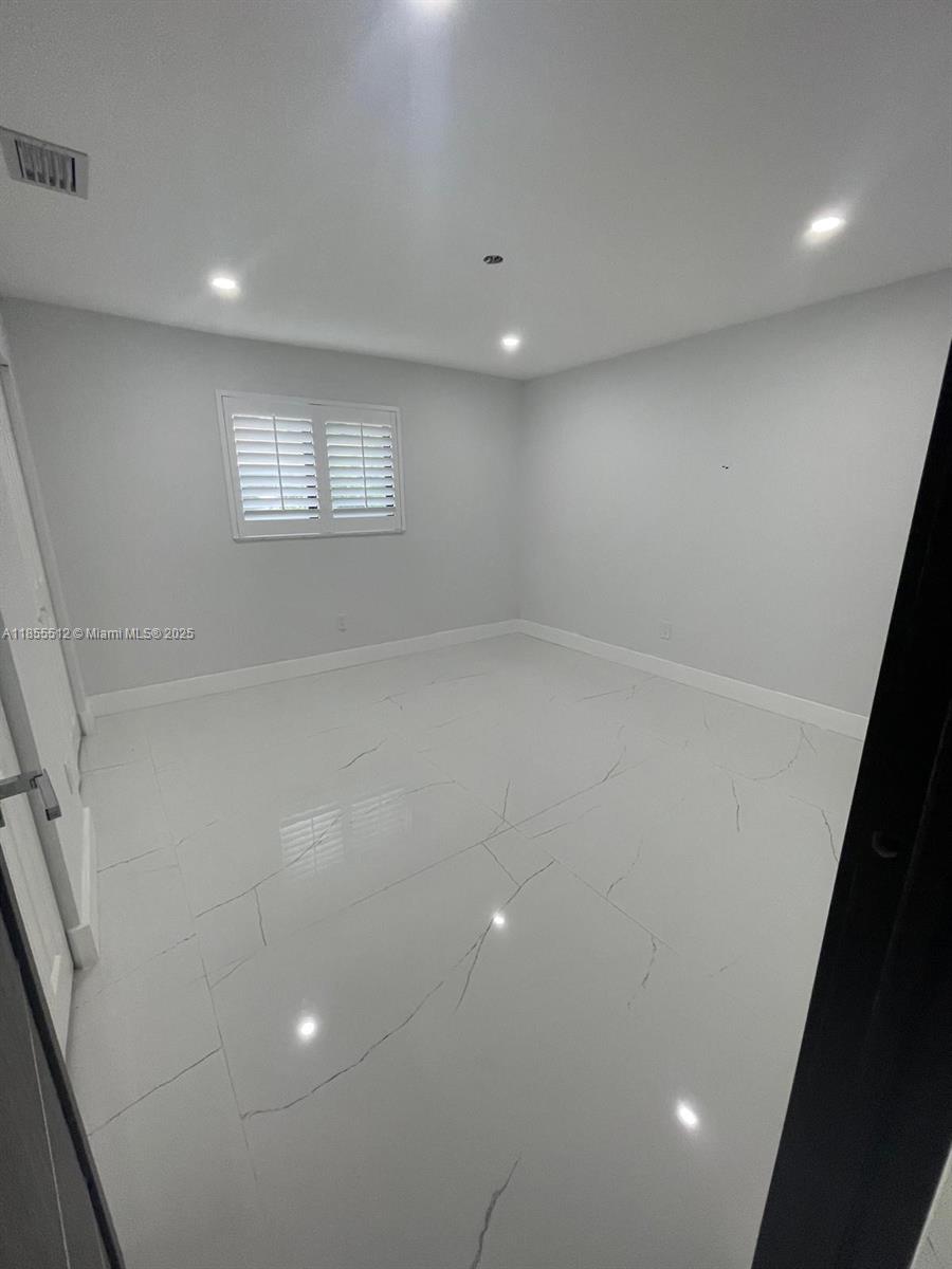 J G HEADS FARMS UNIT A - Residential Lease