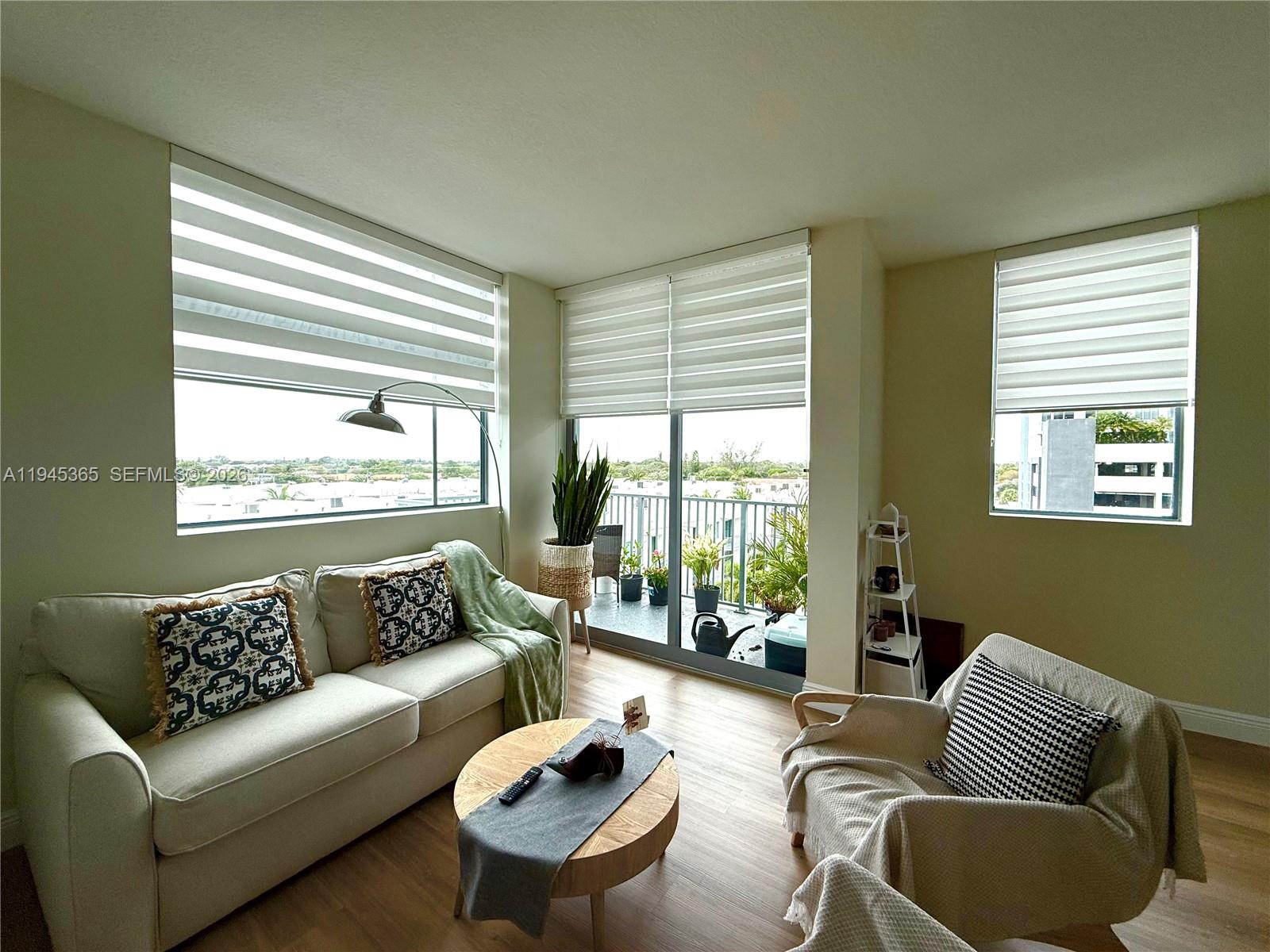 HOLLYWOOD STATION RES CON - Residential