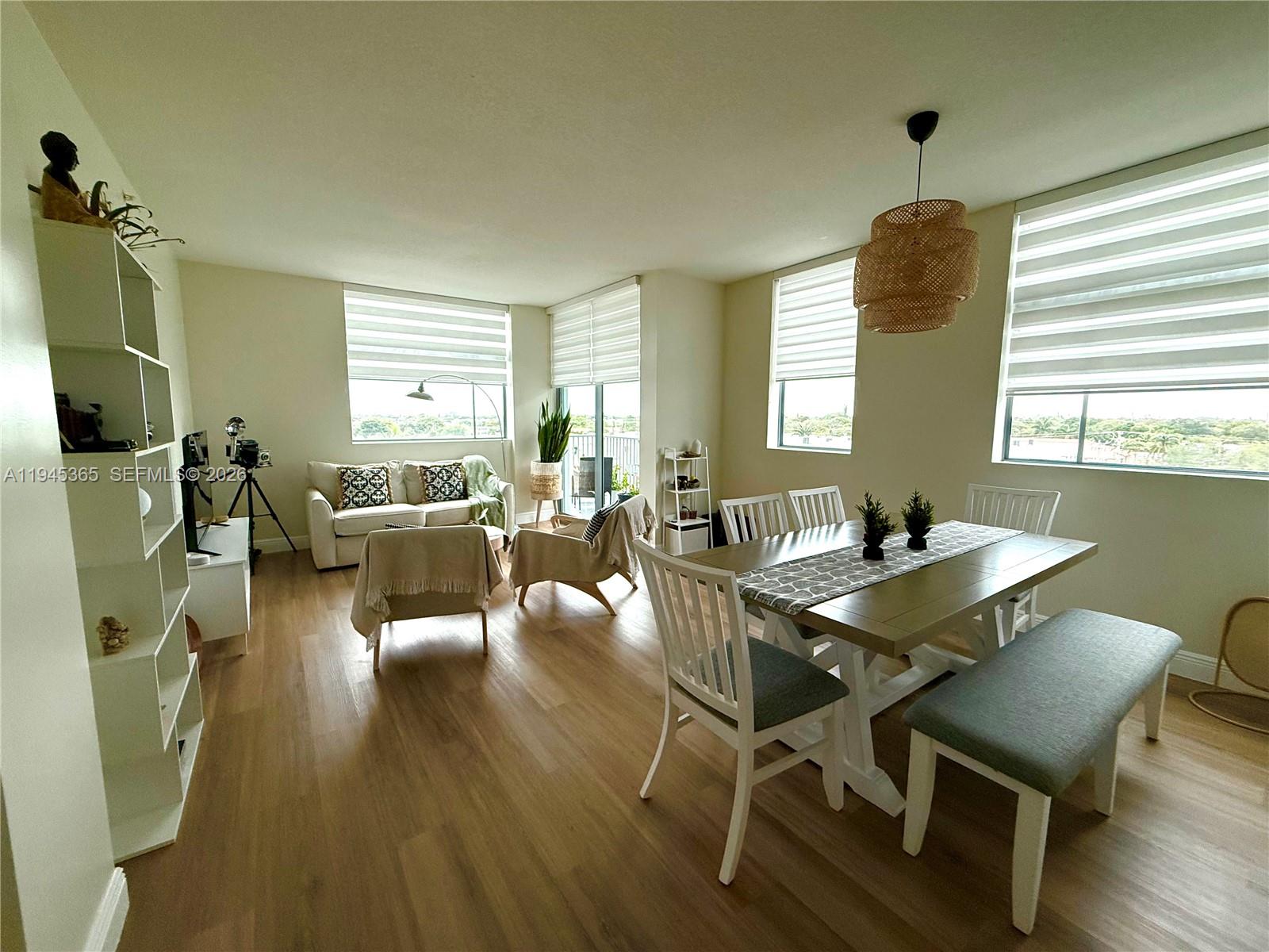 HOLLYWOOD STATION RES CON - Residential