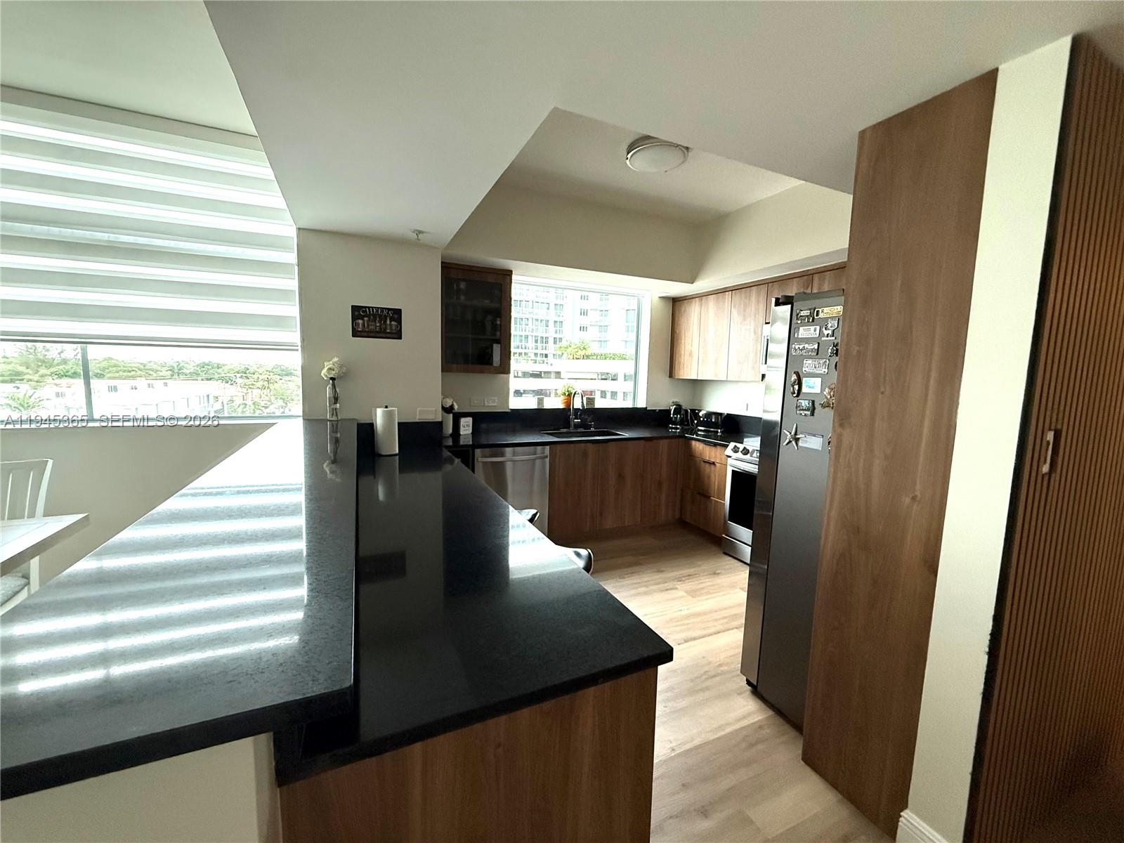 HOLLYWOOD STATION RES CON - Residential