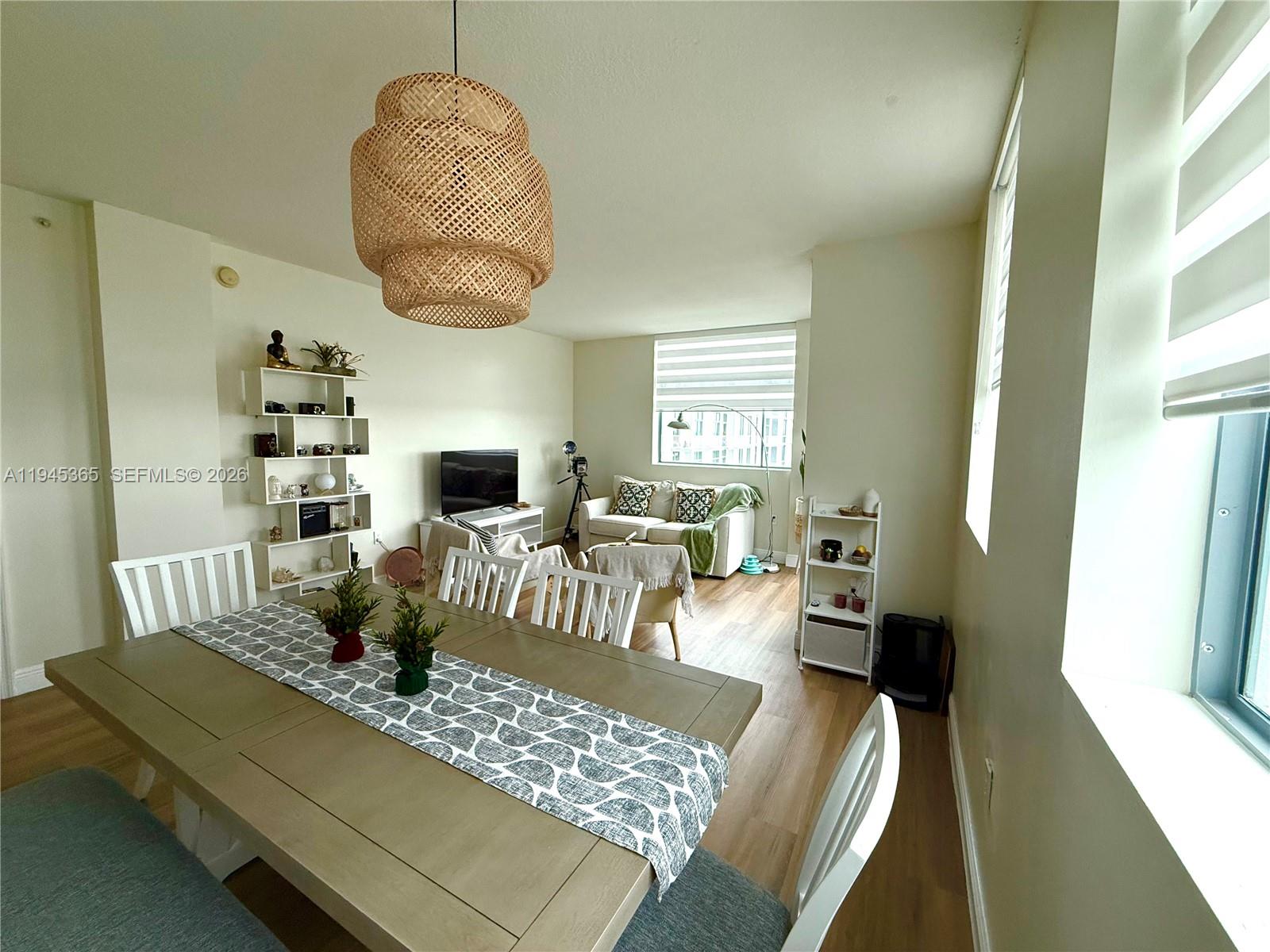 HOLLYWOOD STATION RES CON - Residential