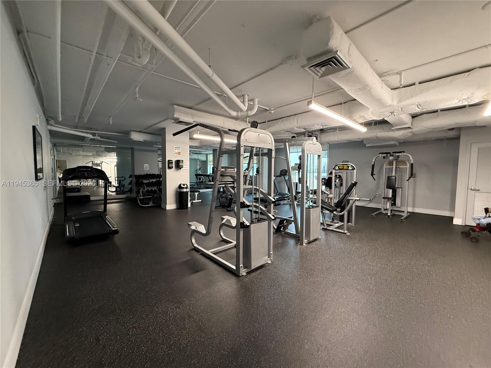 HOLLYWOOD STATION RES CON - Residential