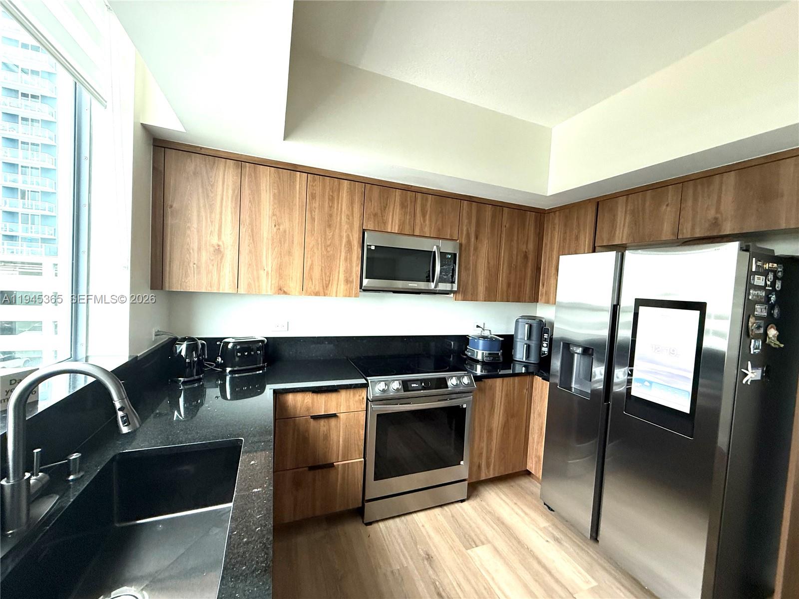 HOLLYWOOD STATION RES CON - Residential