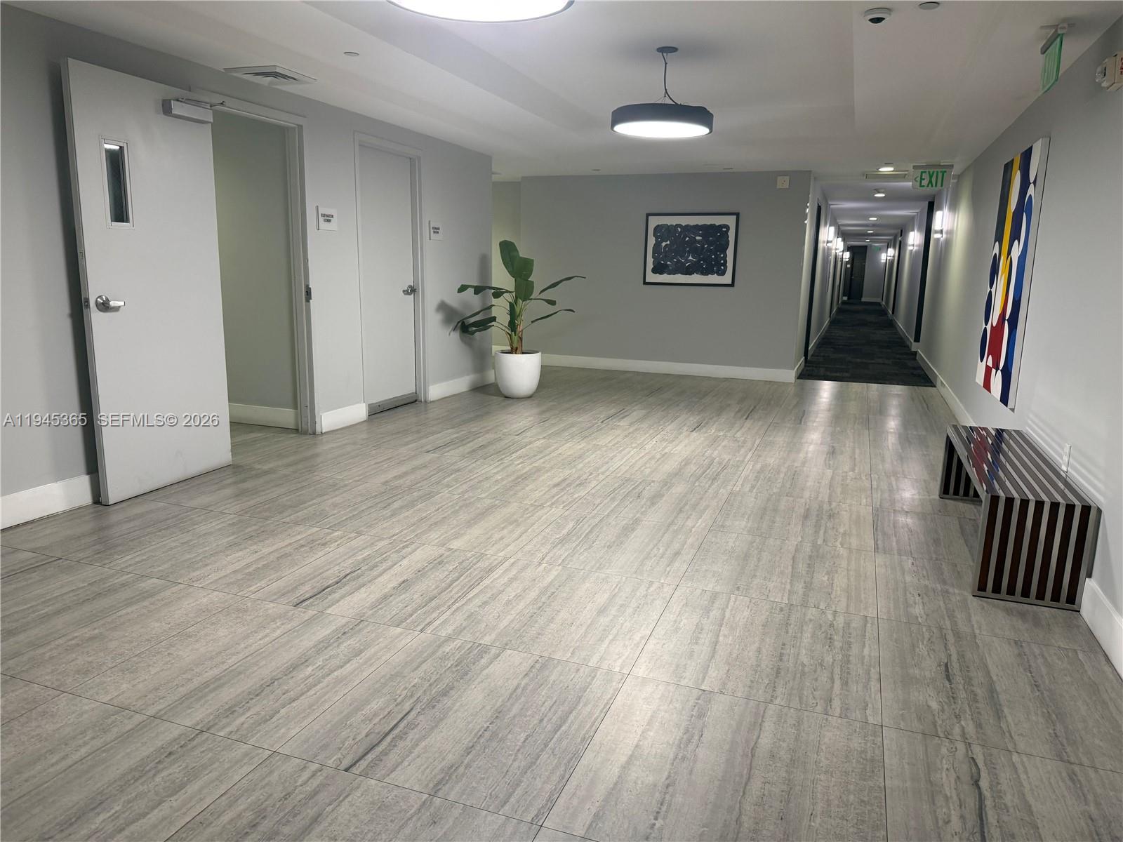 HOLLYWOOD STATION RES CON - Residential