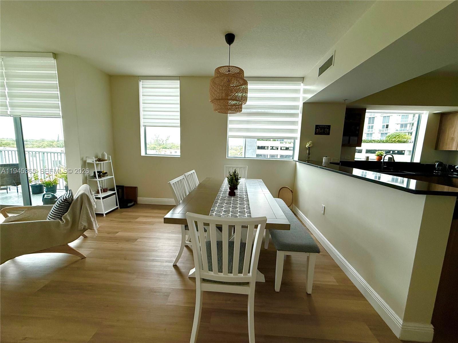 HOLLYWOOD STATION RES CON - Residential