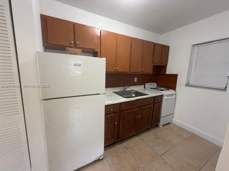 Great opportunity and good location near Coconut Grove, 1 Bed/1 Bath, The unit is rented. The Tanant pays $1400 per month