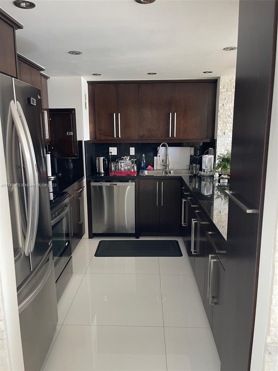 Photo 3 of 13 of 11111 Biscayne Blvd 17E condo