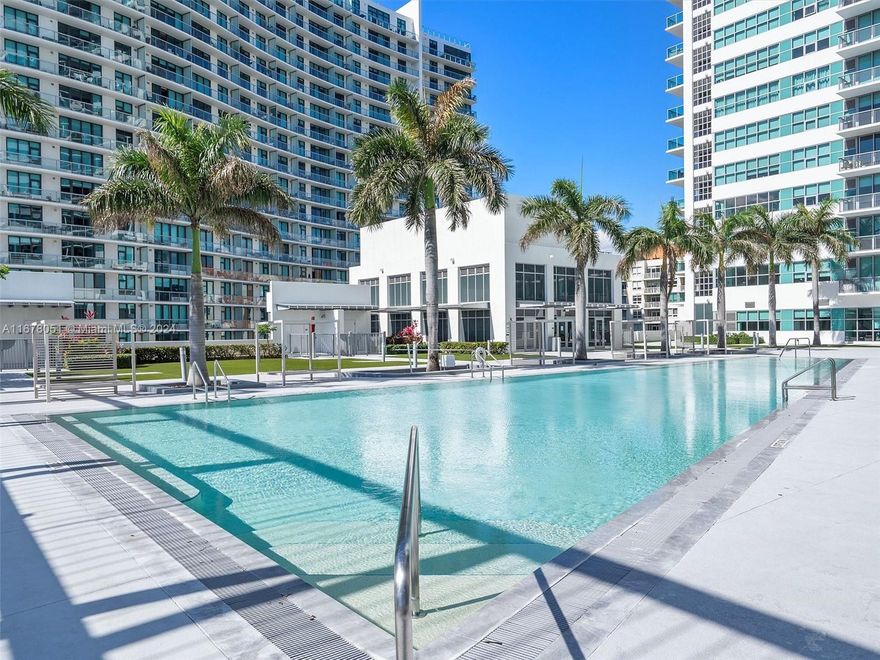 Discover the epitome of urban living in this Four Midtown unit.