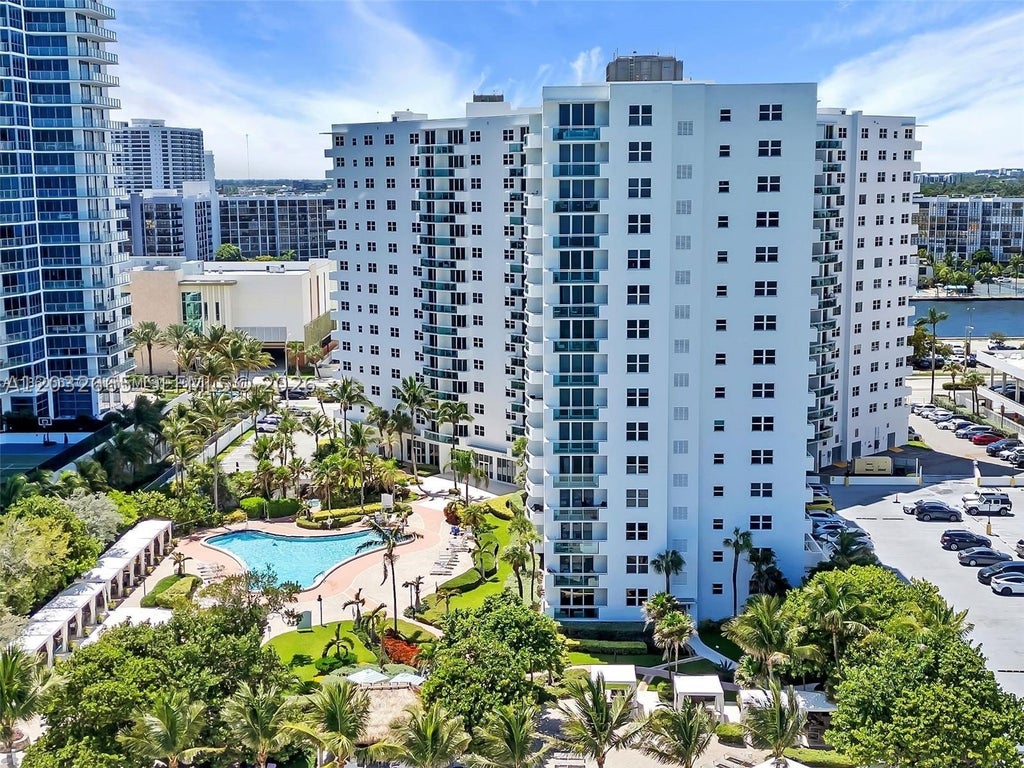 Photo of 3001 S Ocean Dr #1429, Hollywood, FL 33019 (MLS # A12032665)