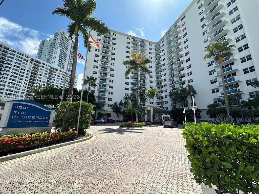 Photo of 3001 S Ocean Dr #1429, Hollywood, FL 33019 (MLS # A12032665)