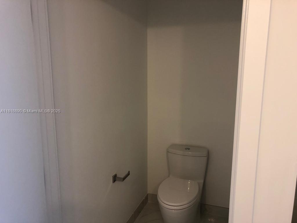 THE HARBOUR NORTH CONDO - Residential