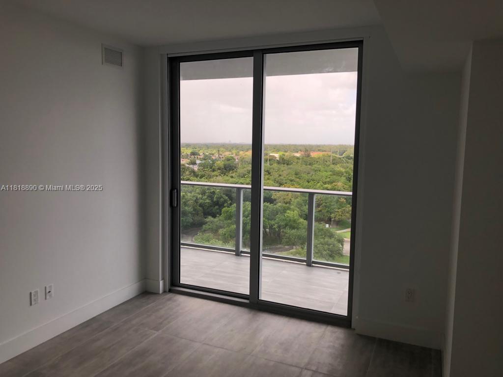 THE HARBOUR NORTH CONDO - Residential