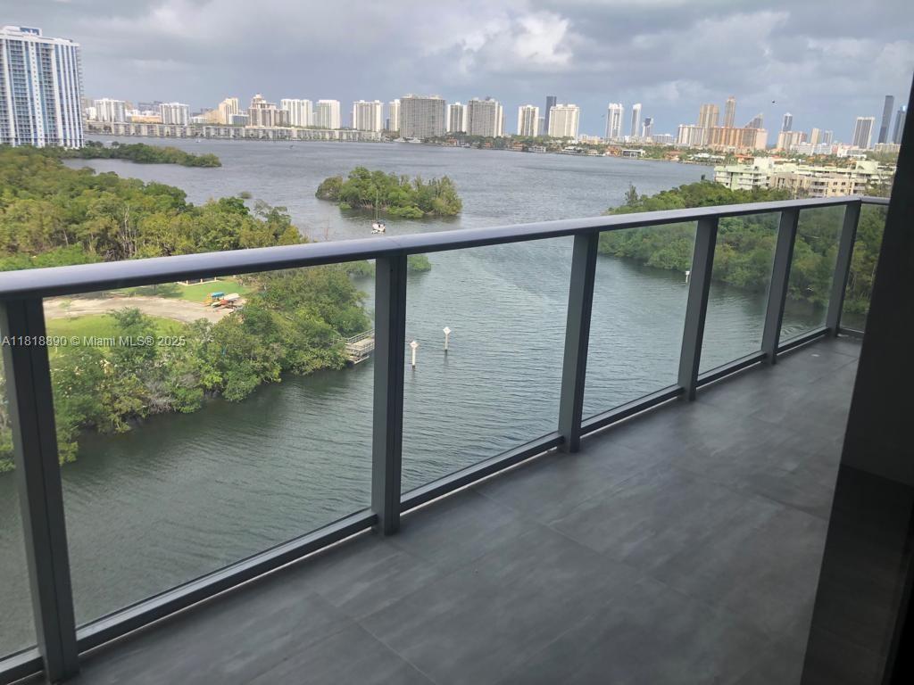 THE HARBOUR NORTH CONDO - Residential