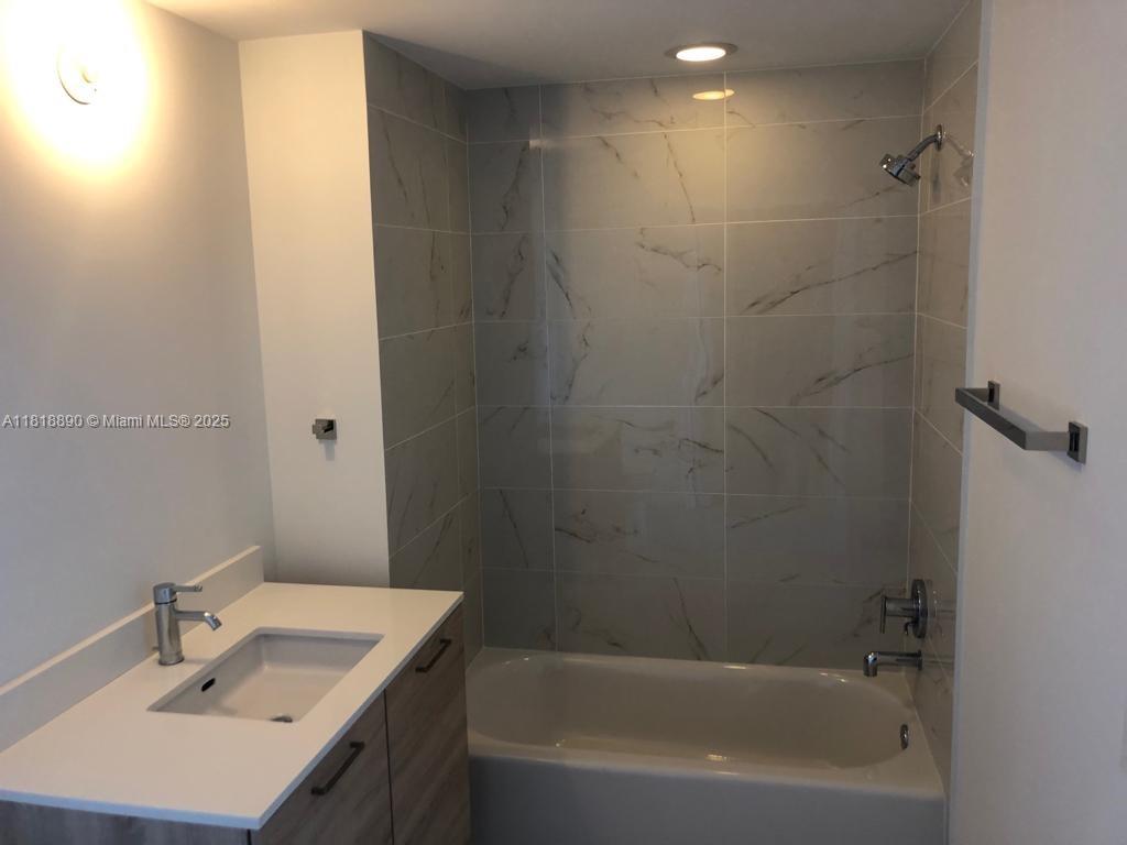 THE HARBOUR NORTH CONDO - Residential