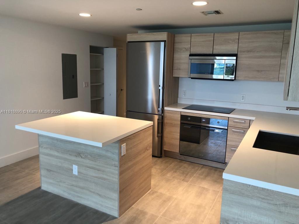 16385 Biscayne Blvd 1005