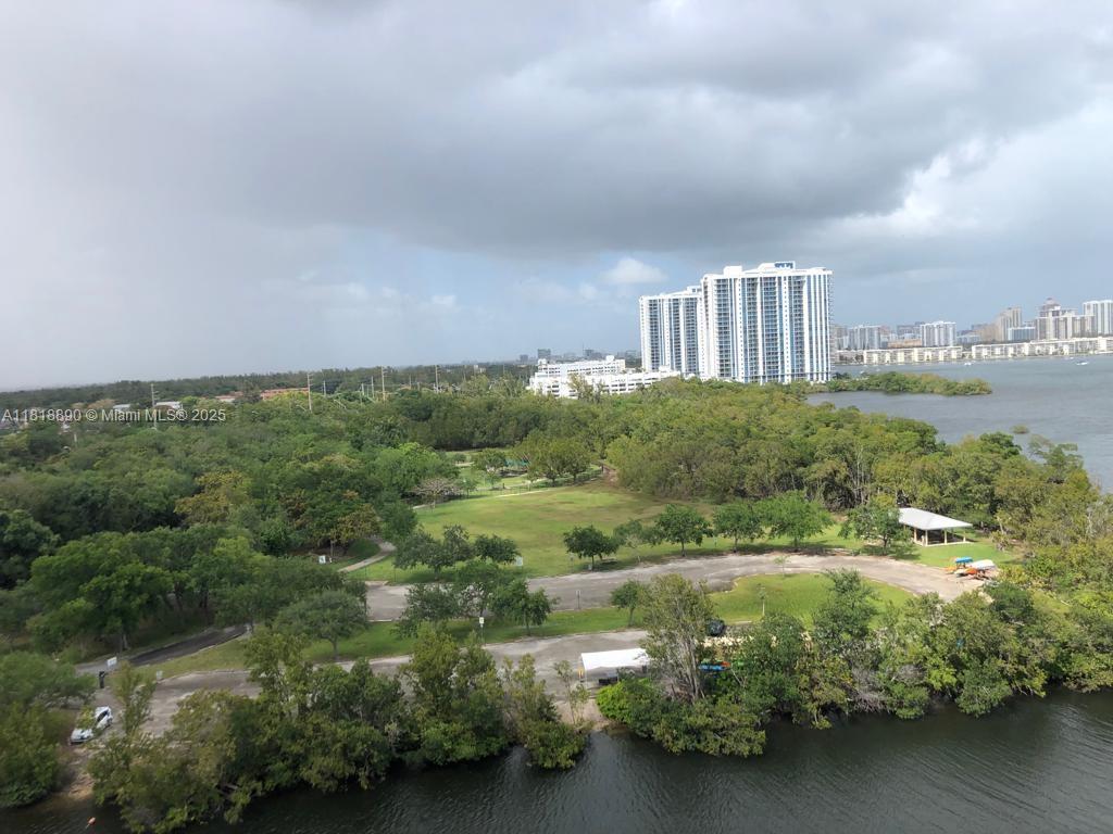 THE HARBOUR NORTH CONDO - Residential