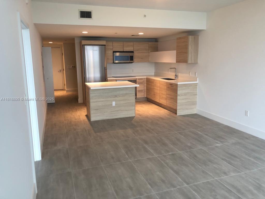 16385 Biscayne Blvd 1005