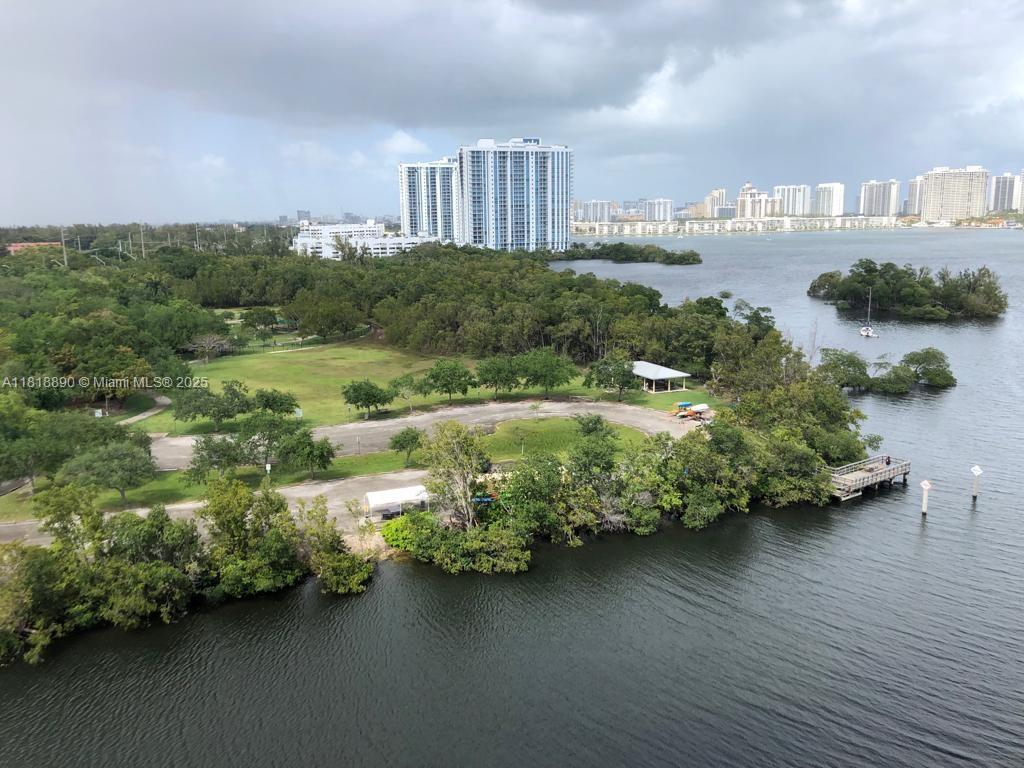 THE HARBOUR NORTH CONDO - Residential