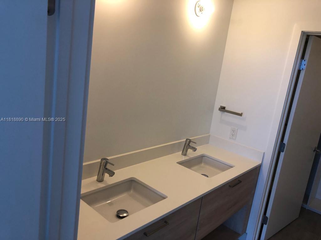 THE HARBOUR NORTH CONDO - Residential