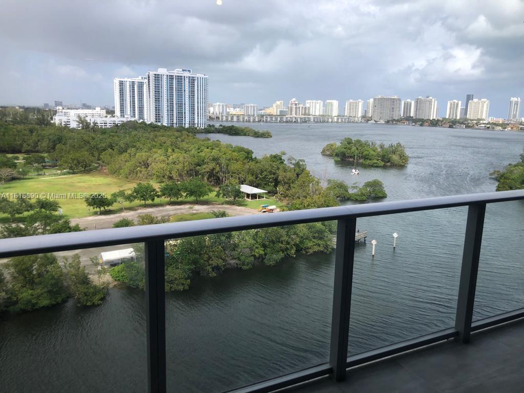 THE HARBOUR NORTH CONDO - Residential