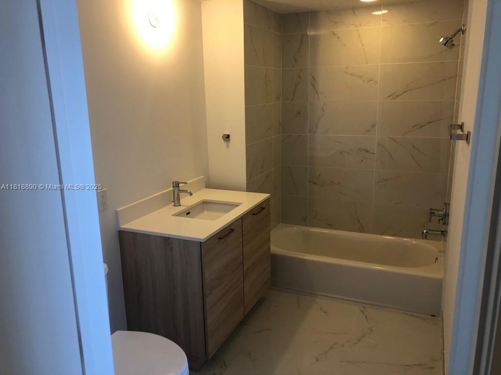 THE HARBOUR NORTH CONDO - Residential