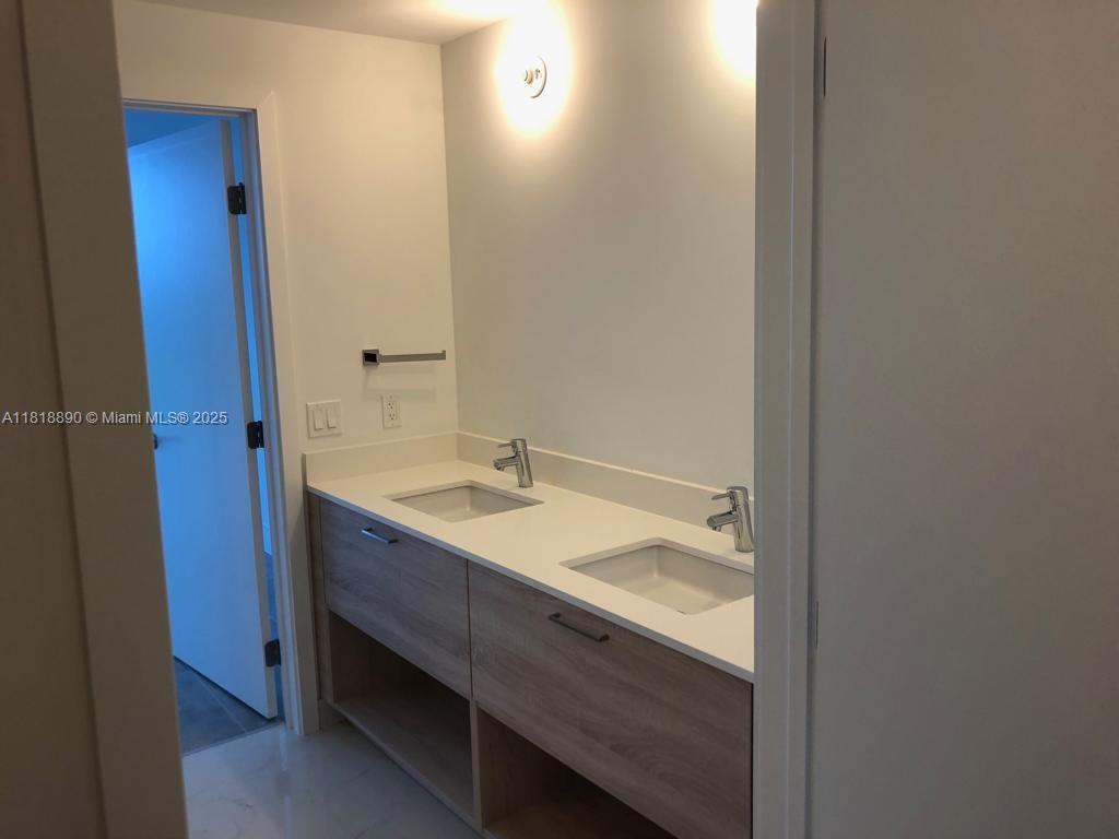 THE HARBOUR NORTH CONDO - Residential