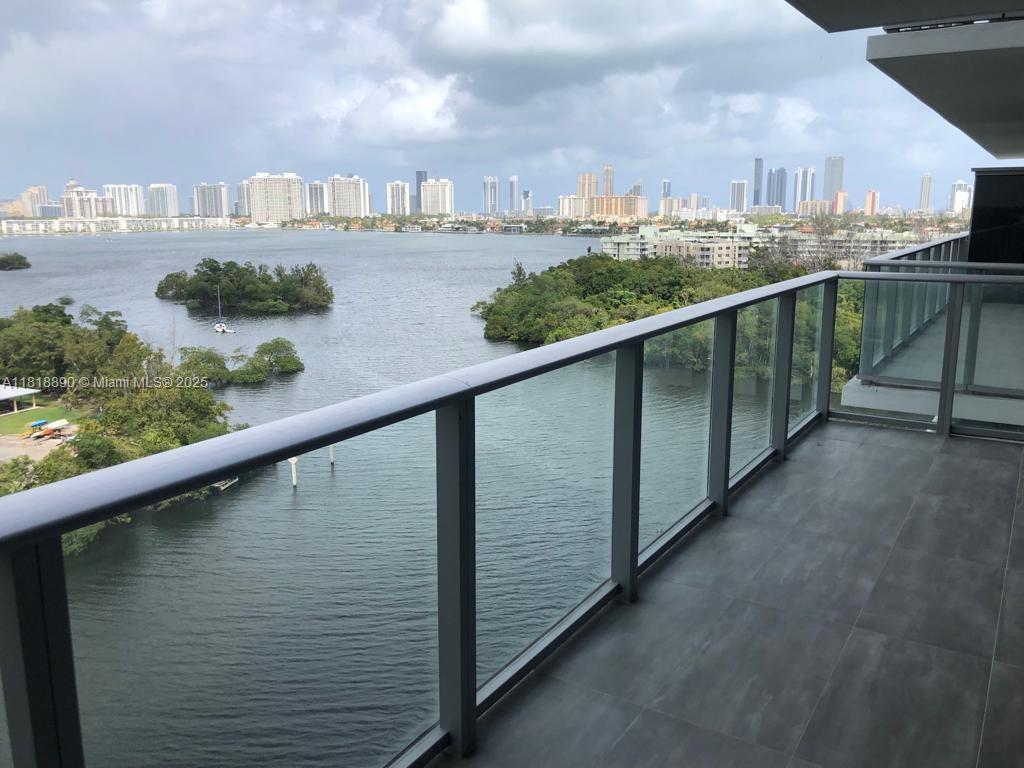 THE HARBOUR NORTH CONDO - Residential