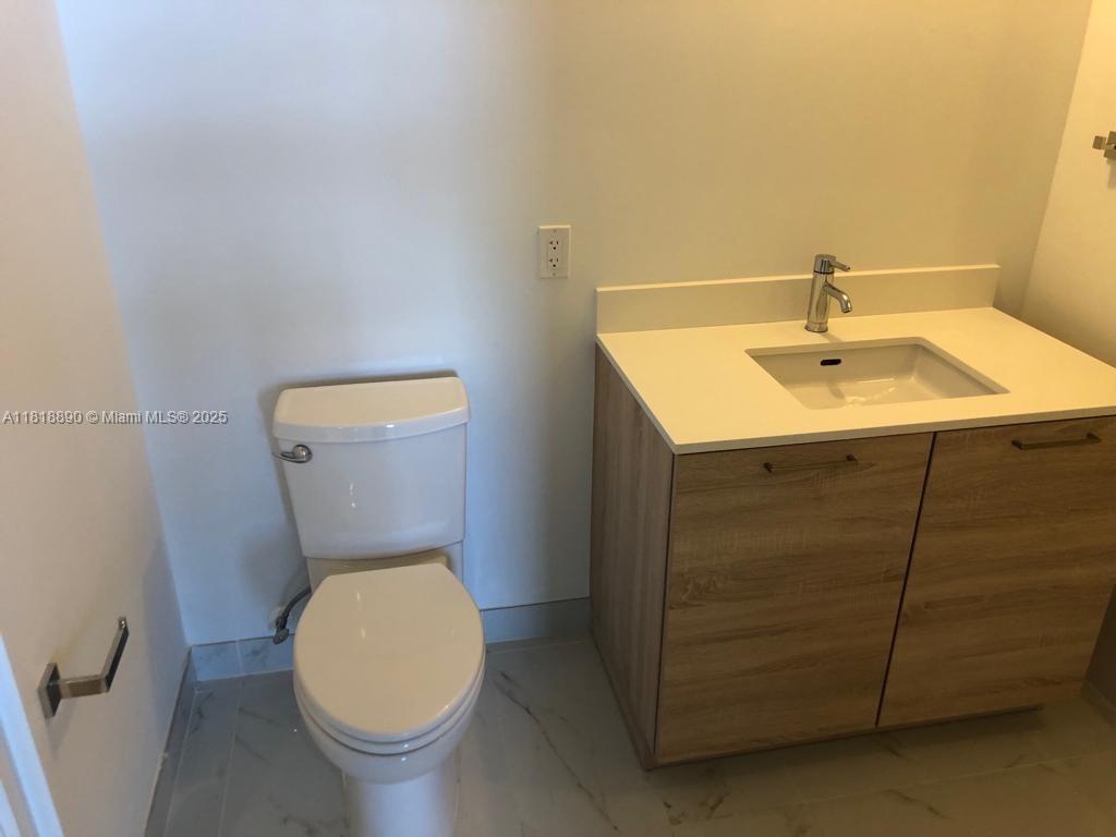 THE HARBOUR NORTH CONDO - Residential