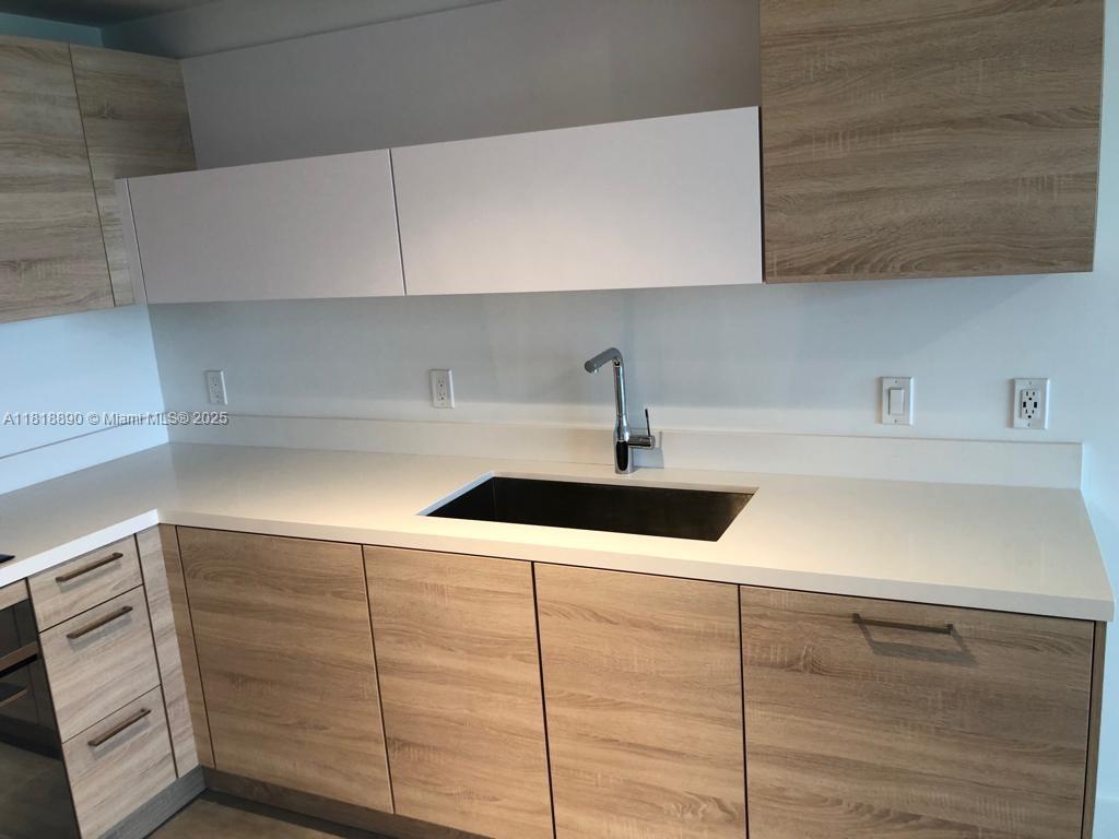 THE HARBOUR NORTH CONDO - Residential