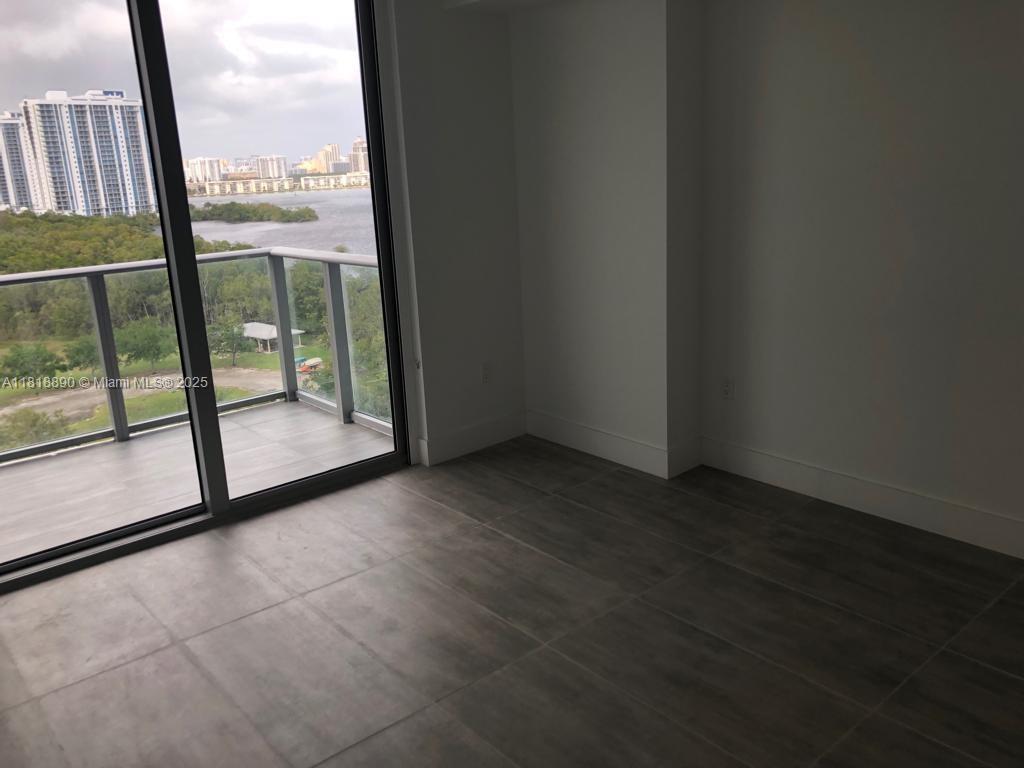 THE HARBOUR NORTH CONDO - Residential