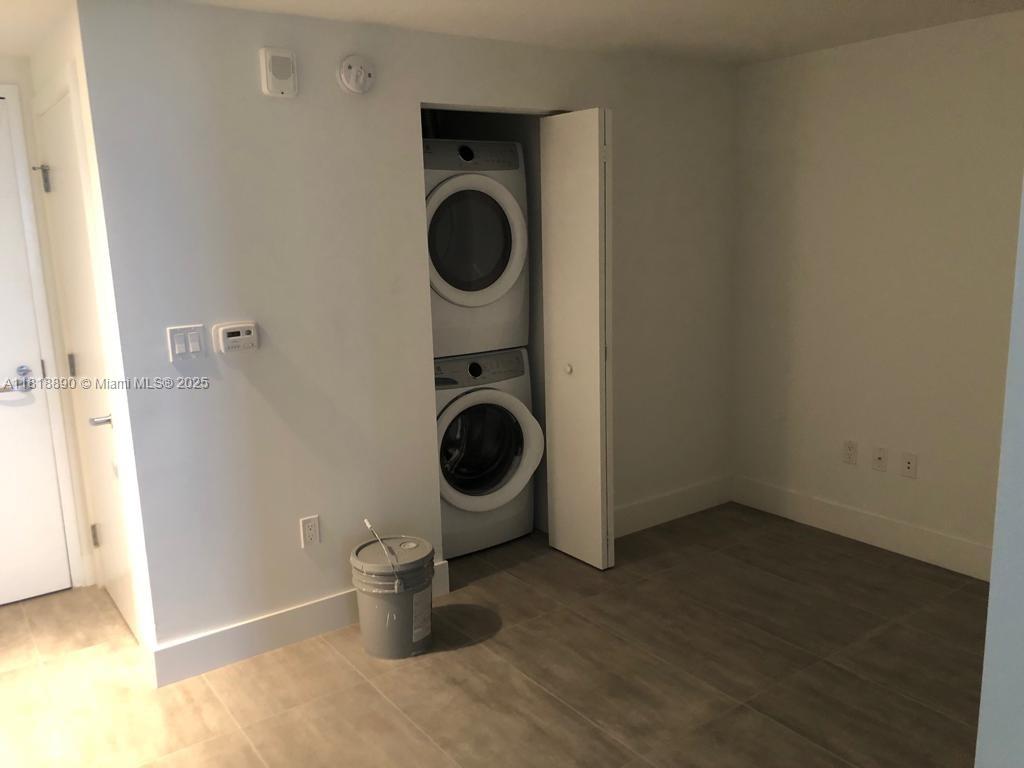 THE HARBOUR NORTH CONDO - Residential