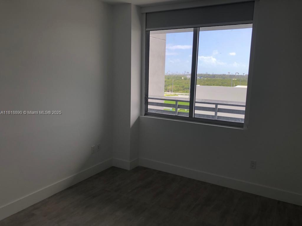 THE HARBOUR NORTH CONDO - Residential