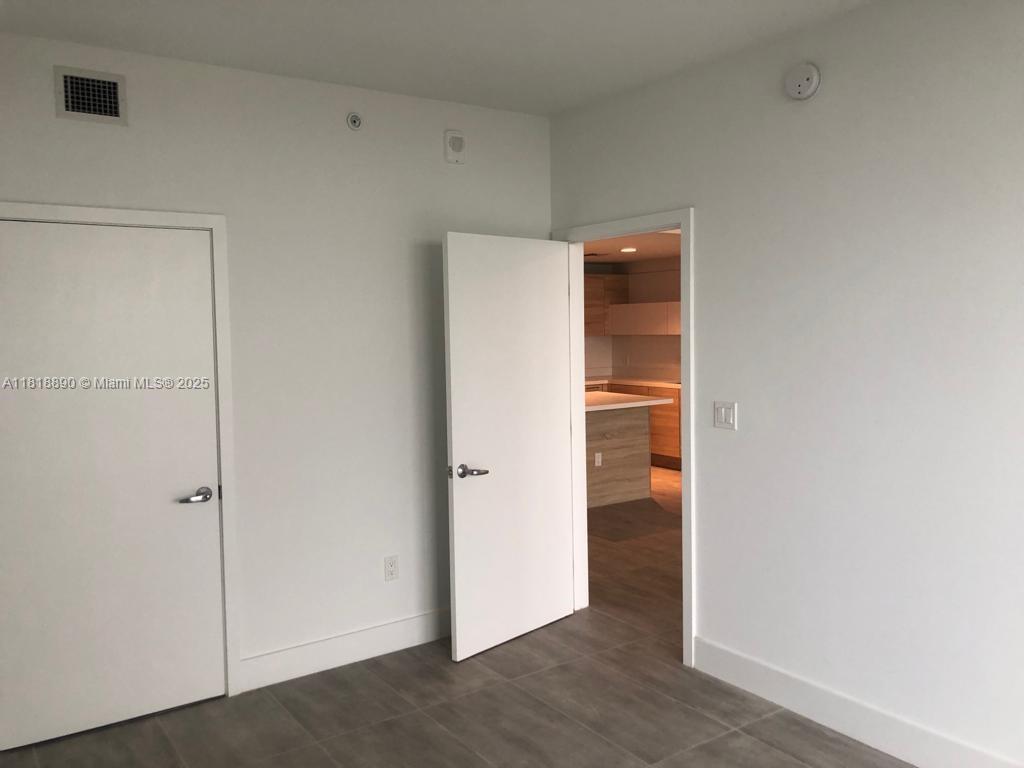 THE HARBOUR NORTH CONDO - Residential