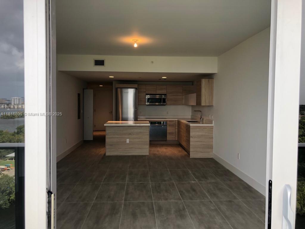 THE HARBOUR NORTH CONDO - Residential