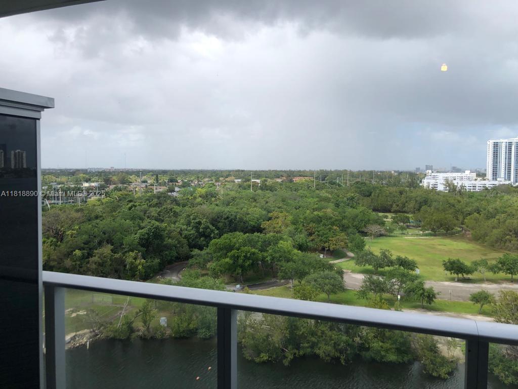 THE HARBOUR NORTH CONDO - Residential