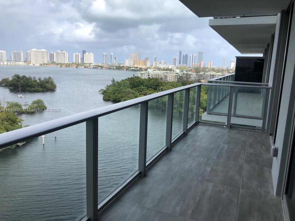 THE HARBOUR NORTH CONDO - Residential