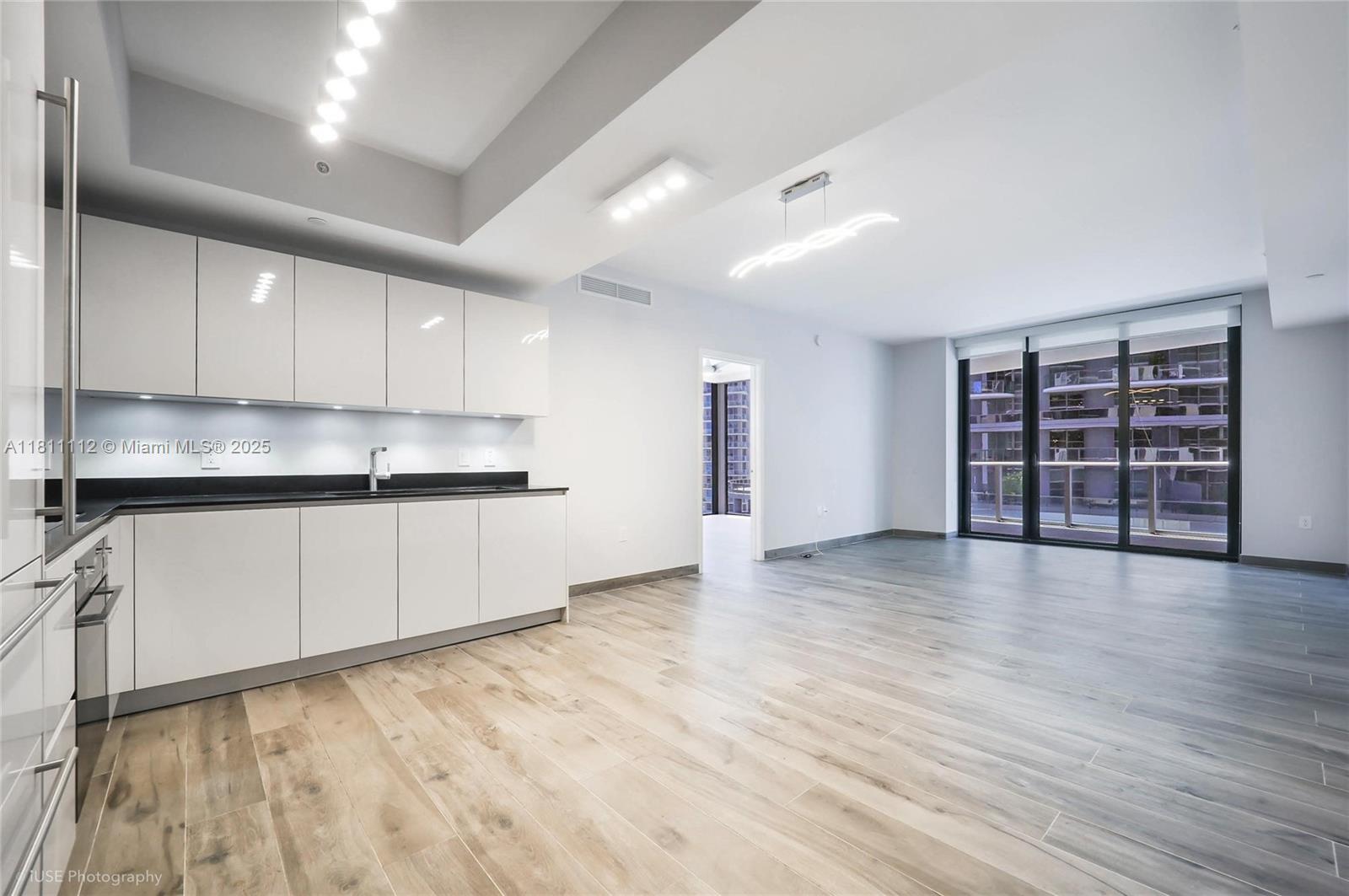 1010 BRICKELL CONDO - Residential Lease
