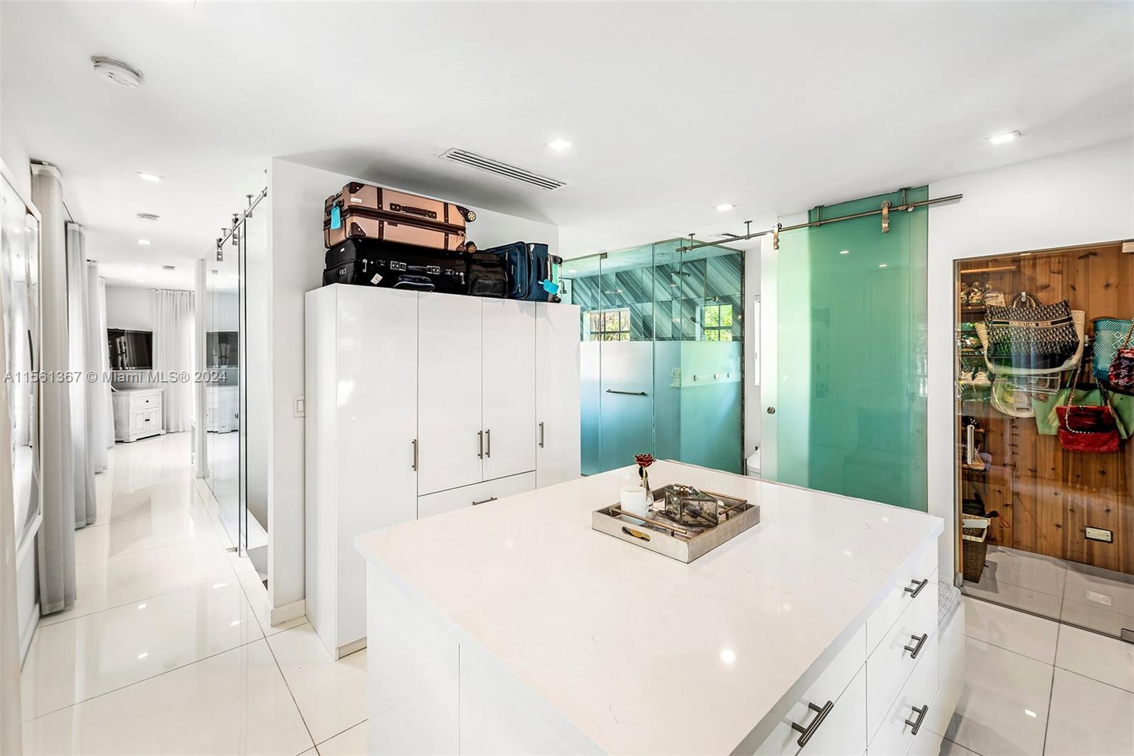 SAN MARINO ISLAND - Residential