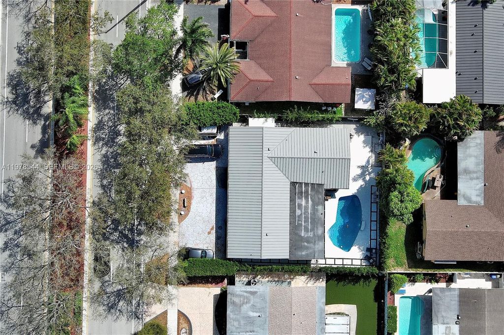 Photo of 1140 N Douglas Rd, Pembroke Pines, FL 33024 (MLS # A11978544)