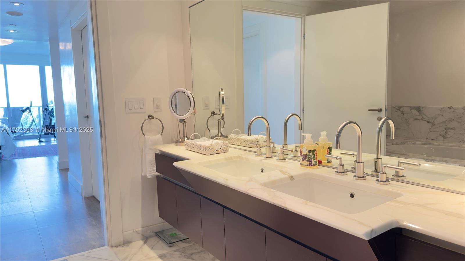 GROVENOR HOUSE CONDO - Residential