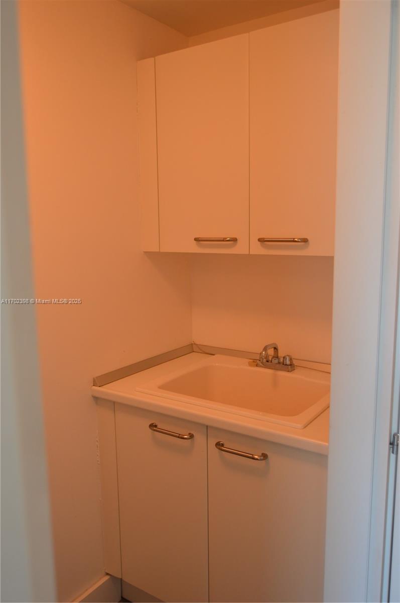 GROVENOR HOUSE CONDO - Residential